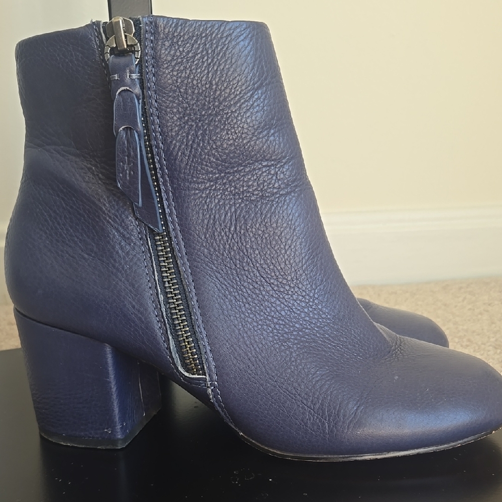 Splendid Navy Leather Ankle Booties with Side Zip Size:7